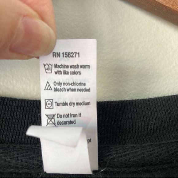 Taylor Swift Black Sweatshirt with Book and Flower Design XL CottonPoly Blend - Picture 7 of 9